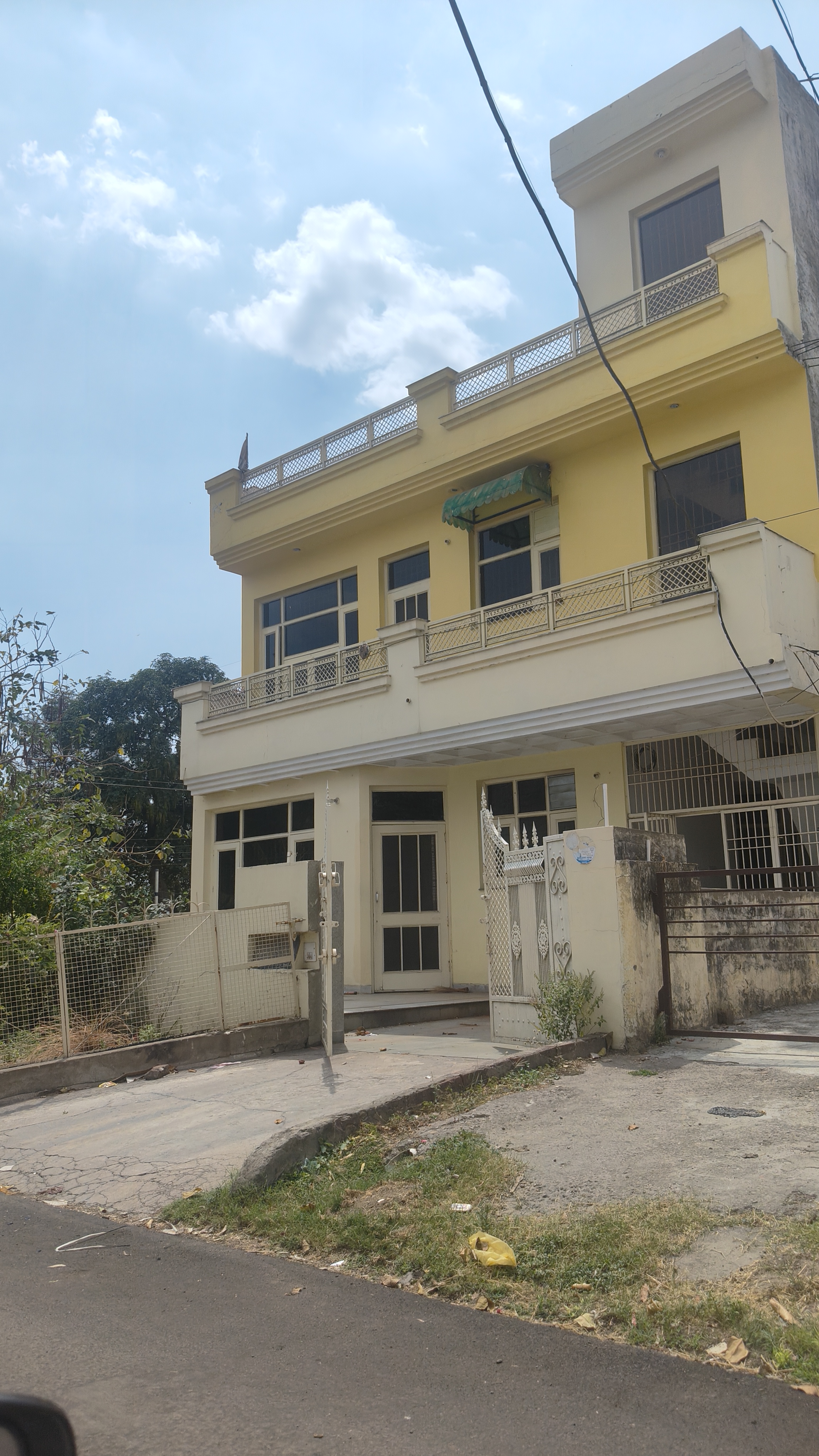 5 BHK + Servant Room Villa For Sale in D R Estate 