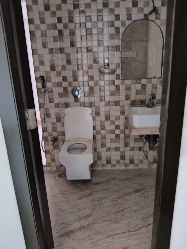 Bathroom, dlh-orchid 3 Bedroom 1000 Sq.Ft. Apartment In Andheri West Mumbai 8478698