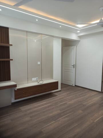 Master Bedroom in 3.5 BHK Apartment at Jaypee Town Homes, Jaypee Greens – for Rent