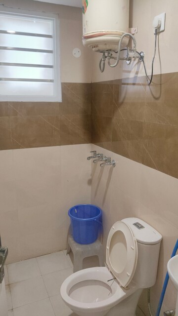 Bathroom in 1.5 BHK Apartment at Sector 27 – for Rent