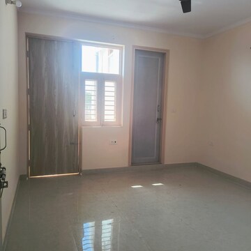 Room in 2 BHK Builder Floor at Sector 21 – for Rent