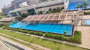 Room in 2 BHK Apartment at L And T Seawoods Residences, Seawoods – for Rent