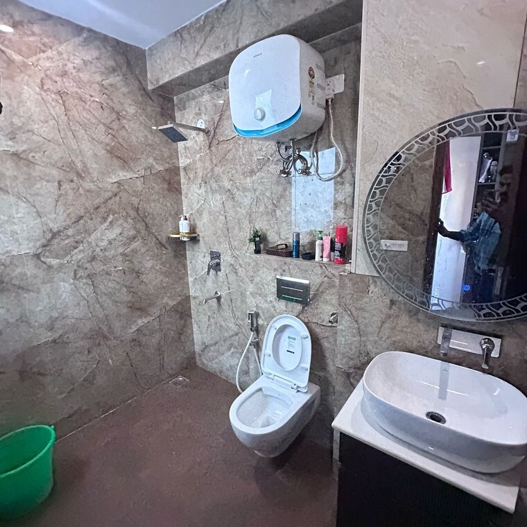Bathroom, sector 22 3.5 Bedroom 1850 Sq.Ft. Builder Floor In Sector 22 Gurgaon 8478873