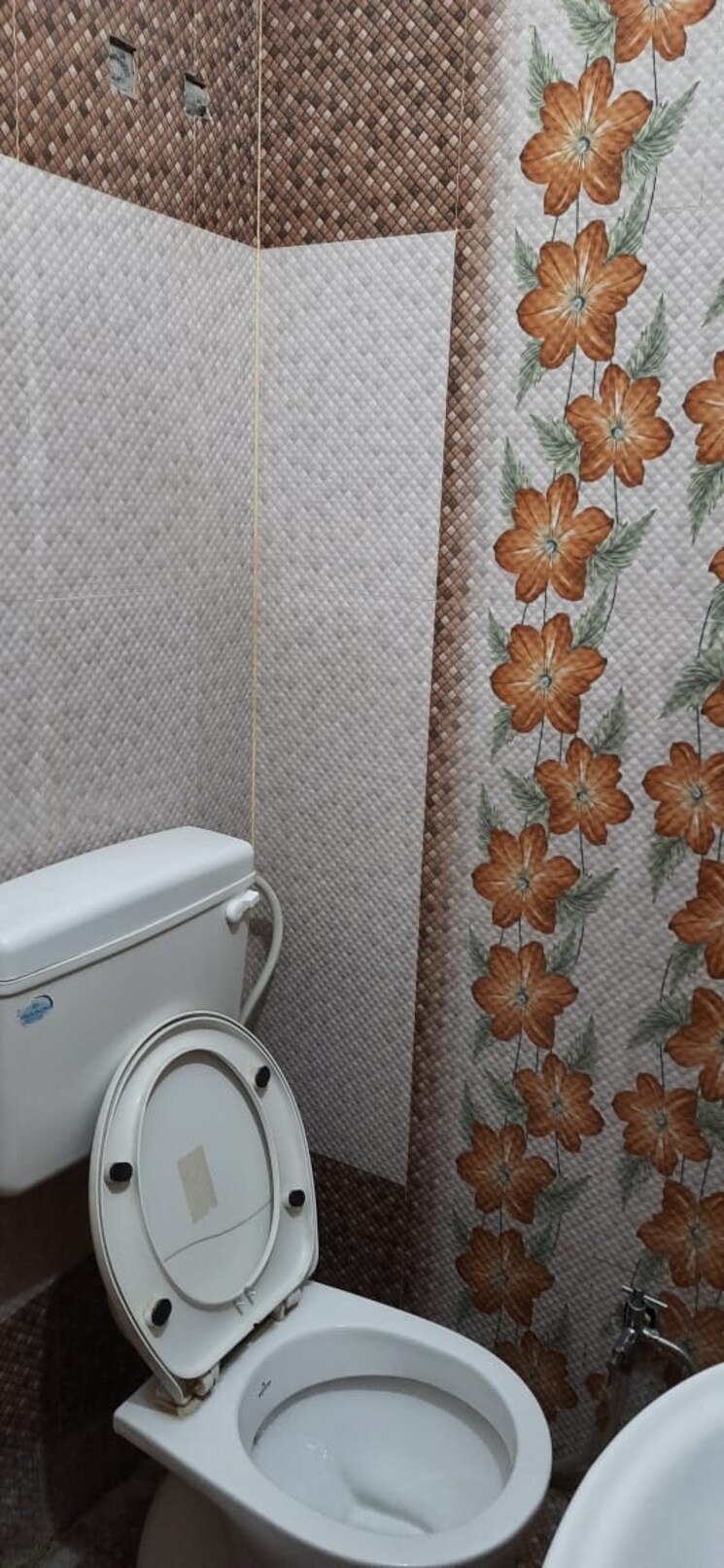 Bathroom, aliganj 5 Bedroom 1800 Sq.Ft. Independent House In Aliganj Lucknow 8478877