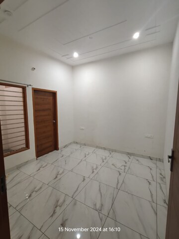 Master Bedroom in 3 BHK Builder Floor at Brs Nagar – for Rent