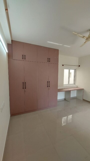 Room in 2.5 BHK Apartment at Bhartiya Nikoo Homes Phase 2, Thanisandra Main Road – for Rent