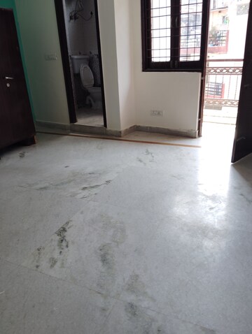 Master Bedroom in 2.5 BHK Builder Floor at Govindpuri – for Rent