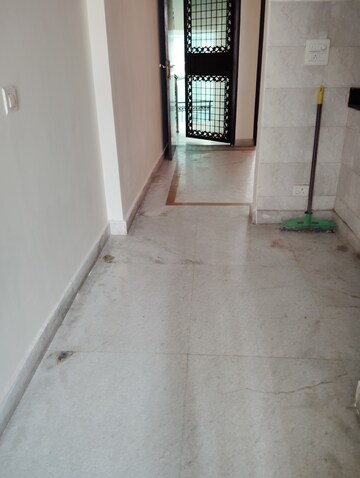 Room in 2.5 BHK Builder Floor at Govindpuri – for Rent