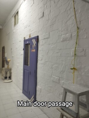 Furnished Amenities in Studio Apartment at Bombay Market Apartments, Tardeo – for Sale