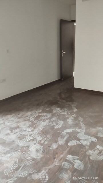 Master Bedroom in 3 BHK Apartment at Elite Golf Green, Sector 79 – for Rent