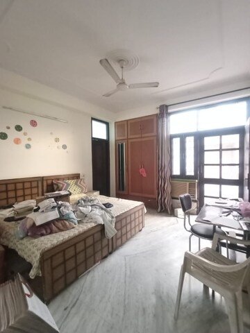 Master Bedroom in 3 BHK Builder Floor at Satyam Plaza, Sector 15 – for Rent