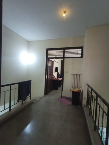 Master Bedroom in 3 BHK Builder Floor at Hope Apartments, Sector 15 – for Rent