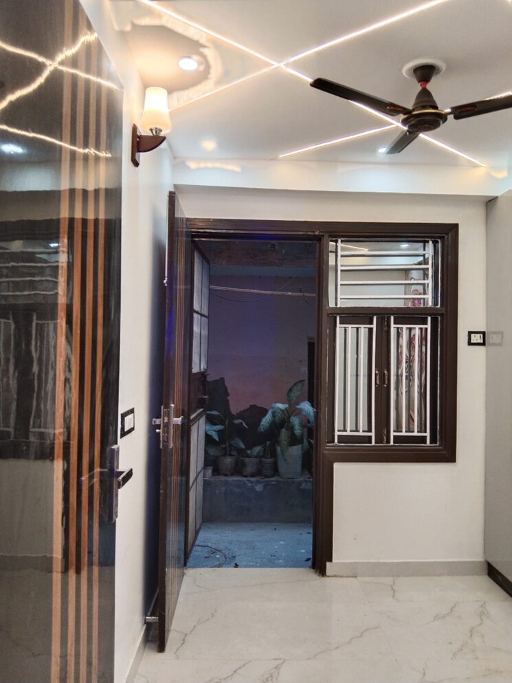 Room, vishwas park 1 Bedroom 45 Sq.Yd. Builder Floor In Vishwas Park Delhi 8479094