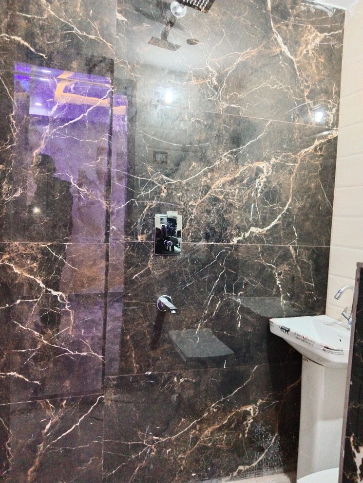 Attached Bathroom, vishwas park 1 Bedroom 45 Sq.Yd. Builder Floor In Vishwas Park Delhi 8479094