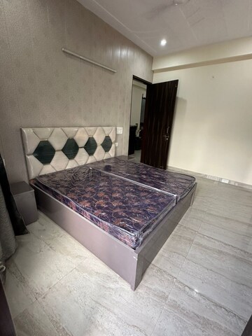 Bedroom in 2 BHK Builder Floor at Huda Market, Sector 31 – for Rent