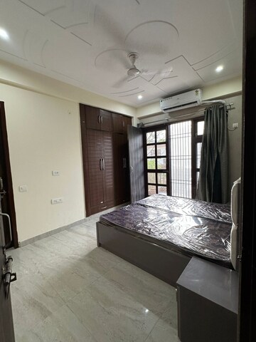 Bedroom in 2 BHK Builder Floor at Huda Market, Sector 31 – for Rent