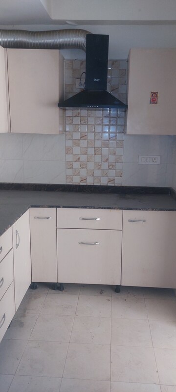 Bathroom in 3 BHK Apartment at Unitech Uniworld Gardens 2, Sector 47 – for Rent