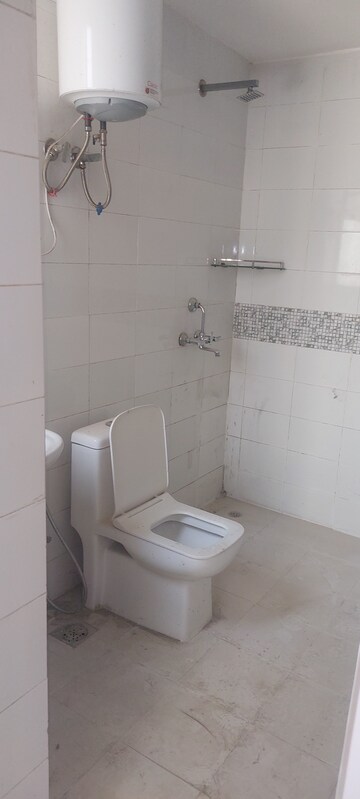 Bathroom in 3 BHK Apartment at Unitech Uniworld Gardens 2, Sector 47 – for Rent