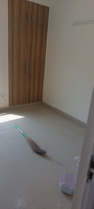 Master Bedroom in 3 BHK Apartment at Unitech Uniworld Gardens 2, Sector 47 – for Rent