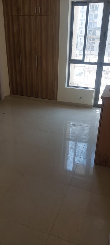 Master Bedroom in 3 BHK Apartment at Unitech Uniworld Gardens 2, Sector 47 – for Rent