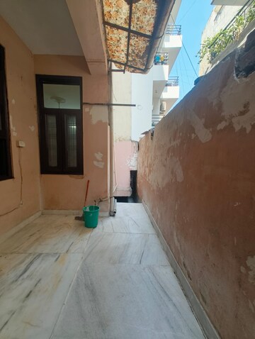 1 BHK Builder Floor For Rent in Saket