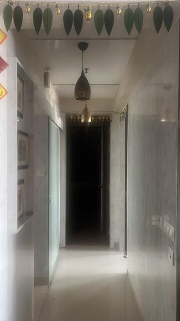 Furnished Amenities in 2.5 BHK Apartment at Gomti Nagar – for Rent