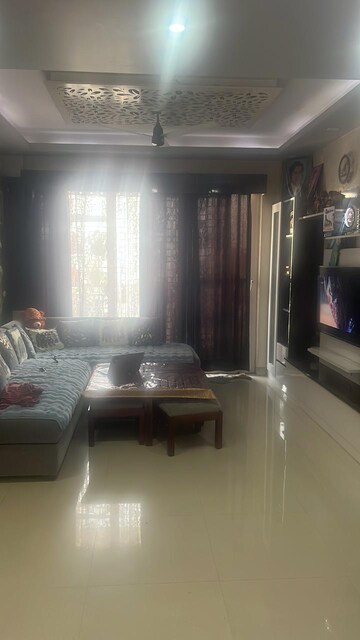 Master Bedroom in 2.5 BHK Apartment at Gomti Nagar – for Rent
