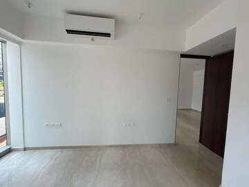 Room in 4 BHK Apartment at Lodha Kiara, Worli – for Sale