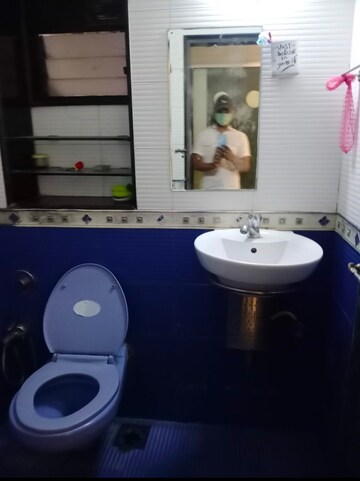 Bathroom in 1 BHK Apartment at Lalani Velentine Apartments II, Goregaon East – for Rent