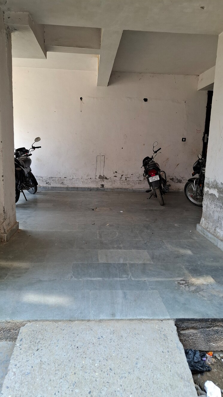 Bathroom, sector 10 greater noida 1.5 Bedroom 30 Sq.Mt. Apartment In Sector 10 Greater Noida Greater Noida 8479279