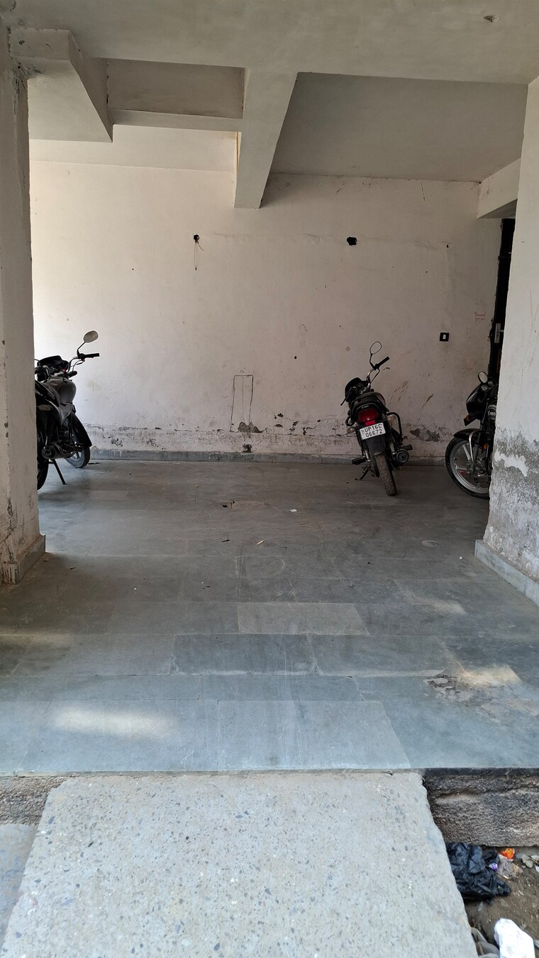 Bathroom, sector 10 greater noida 1.5 Bedroom 30 Sq.Mt. Apartment In Sector 10 Greater Noida Greater Noida 8479279