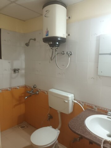 Bathroom in 3.5 BHK Apartment at Unitech Heritage Estate, Yelahanka – for Rent