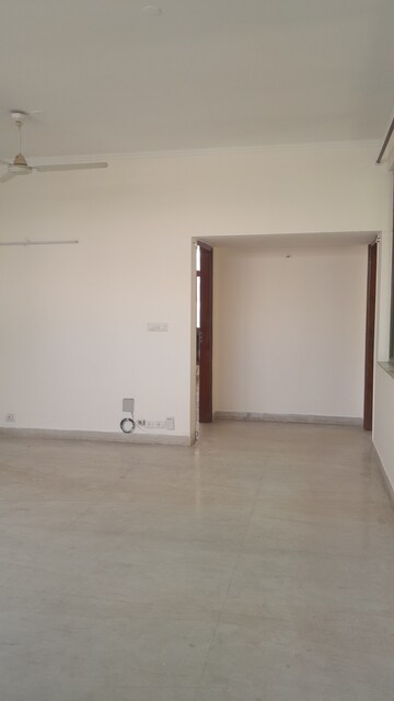 Master Bedroom in 3 BHK Builder Floor at Unitech South City II, Sector 50 – for Rent