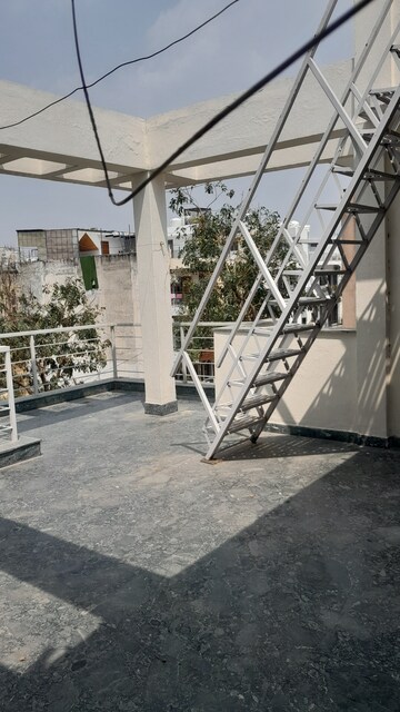 3 BHK Builder Floor – Map Location View at Unitech South City II, Sector 50 - for Rent
