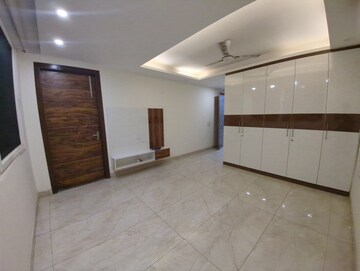Bedroom in 3.5 BHK Builder Floor at Ardee Mall, Sector 52 – for Sale