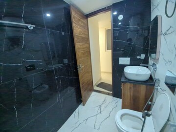 Bathroom in 3.5 BHK Builder Floor at Ardee Mall, Sector 52 – for Sale