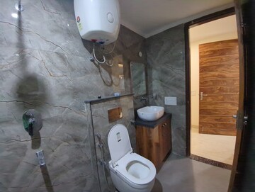 Bathroom in 3.5 BHK Builder Floor at Ardee Mall, Sector 52 – for Sale