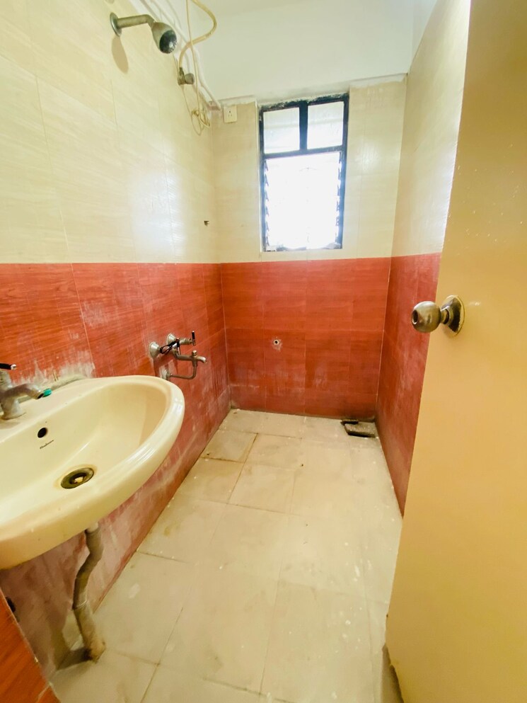 Bathroom, goel-ganga-hill-mist-harmony 1 Bedroom 560 Sq.Ft. Apartment In Kondhwa Pune 8479481