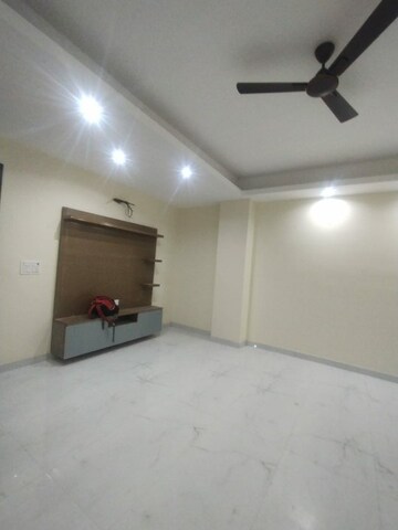 Master Bedroom in 2 BHK Builder Floor at Sector 46 – for Rent