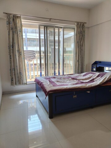 Bedroom in 3 BHK Apartment at Unique Poonam Estate Cluster 3, Mira Road – for Rent