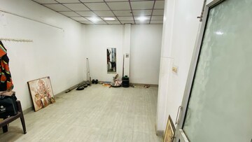Room in 4 BHK Independent House at Rajajipuram – for Sale
