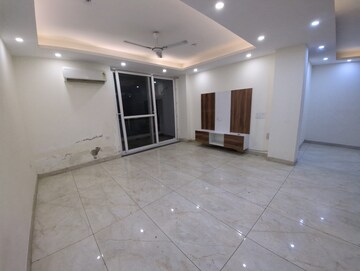 Living Room in 3 BHK Builder Floor at Ardee Mall, Sector 52 – for Rent