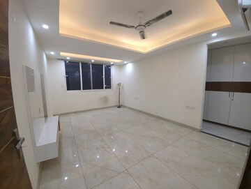 Bedroom in 3 BHK Builder Floor at Ardee Mall, Sector 52 – for Rent