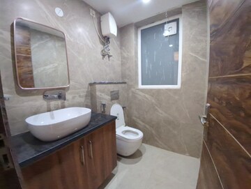 Attached Bathroom in 3 BHK Builder Floor at Ardee Mall, Sector 52 – for Rent