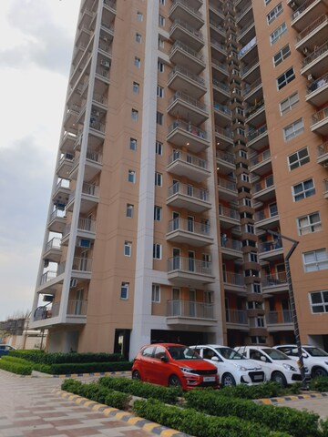 Living Room in 3.5 BHK Apartment at Rishita Manhattan, Gomti Nagar – for Rent