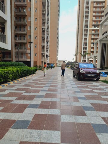 Living Room in 3.5 BHK Apartment at Rishita Manhattan, Gomti Nagar – for Rent