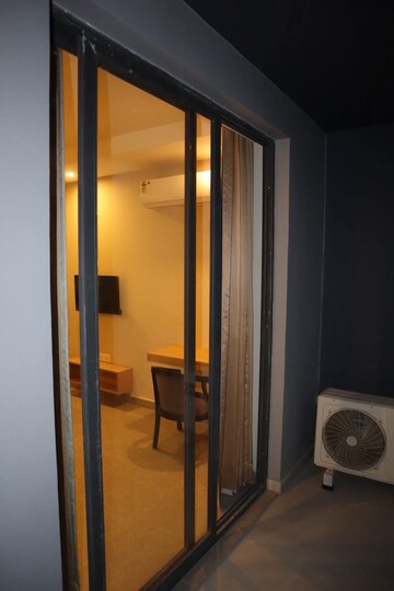 Furnished Amenities in 4 BHK Apartment at Emaar MGF Emerald Hills, Sector 65 – for Rent