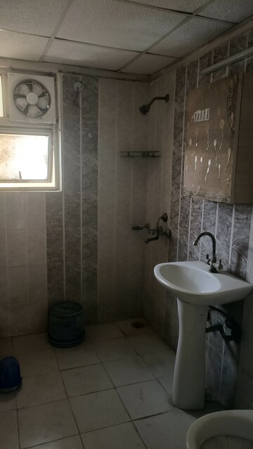Bathroom in 3 BHK Apartment at Gardenia Gateway, Sector 75 – for Rent