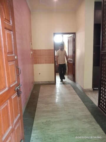 Master Bedroom in 1 BHK Builder Floor at Satyam Plaza, Sector 15 – for Rent