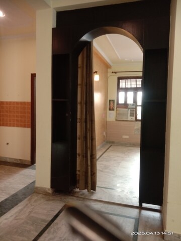 Furnished Amenities in 1 BHK Builder Floor at Satyam Plaza, Sector 15 – for Rent